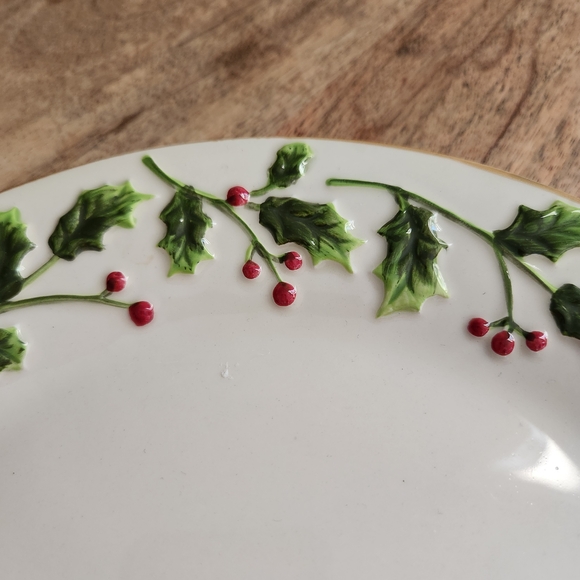 St. Nicholas Square Holly Jolly Holly Berry Dinner/Serving Plate - Picture 2 of 9